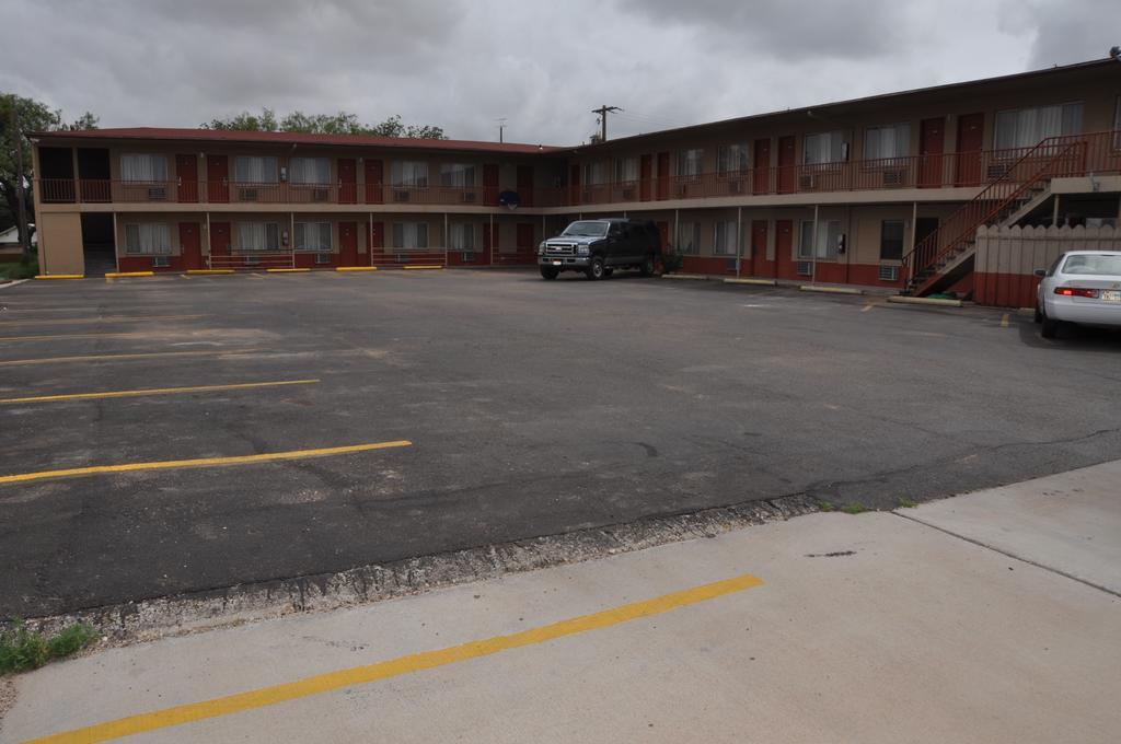 Budget Inn Snyder Exterior photo